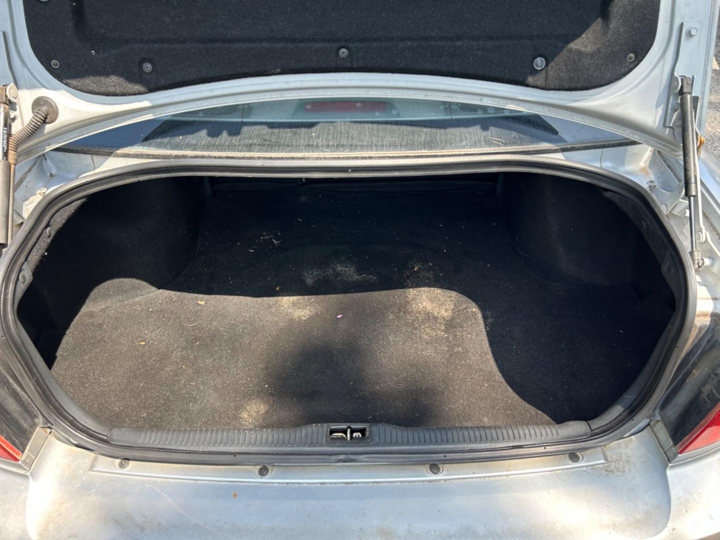 2004 Kia Optima (KNAGD126945) , located at 1758 Cassat Ave., Jacksonville, FL, 32210, (904) 384-2799, 30.286720, -81.730652 - $3500.00----------2004 KIA OPTIMA LX 129,627 MILES EXTRA CLEAN ICE-COLD AIR CONDITIONING 4-DOOR SUNROOF ALLOYS SPOILER RUNS GREAT ASK ABOUT 50/50 BHPH FINANCING FOR THIS VEHICLE CALL US NOW @ 904-384-2799 - Photo#18